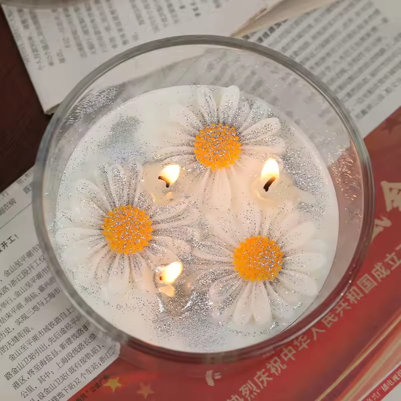 White Daisy Candle